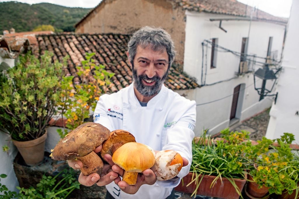 luismi lopez, chef del restaurante arrieros, linares de la sierra, cerca de alájar