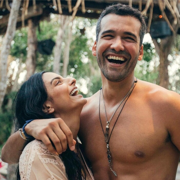 Aislinn Derbez y Jonathan Kubben