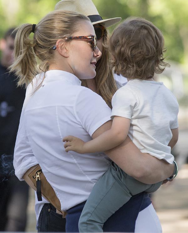 Marta Ortega también estuvo acompañada por su hijo Amancio con quien se mostró muy cariñosa © Óscar Moreno
