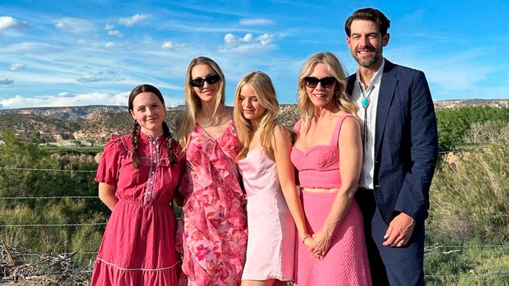 Jennie Garth con su marido Dave Abrams y sus hijas