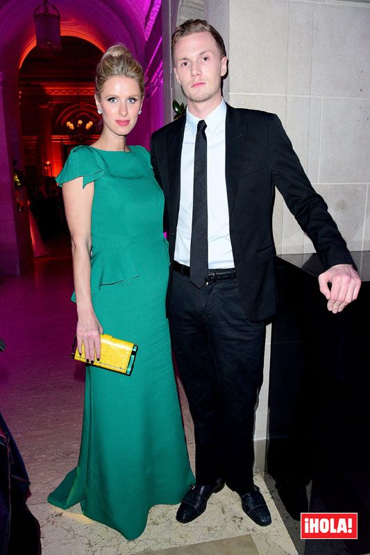 Nicky y Barron Hilton en una gala en The Frick Collection, el museo de arte de Manhattan a la que futura mamá acudió luciendo su barriguita con un vestido verde de Carolina Herrera
