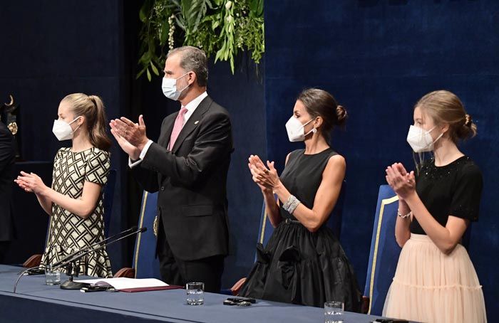 Reyes y sus hijas en los premios princesa de asturias