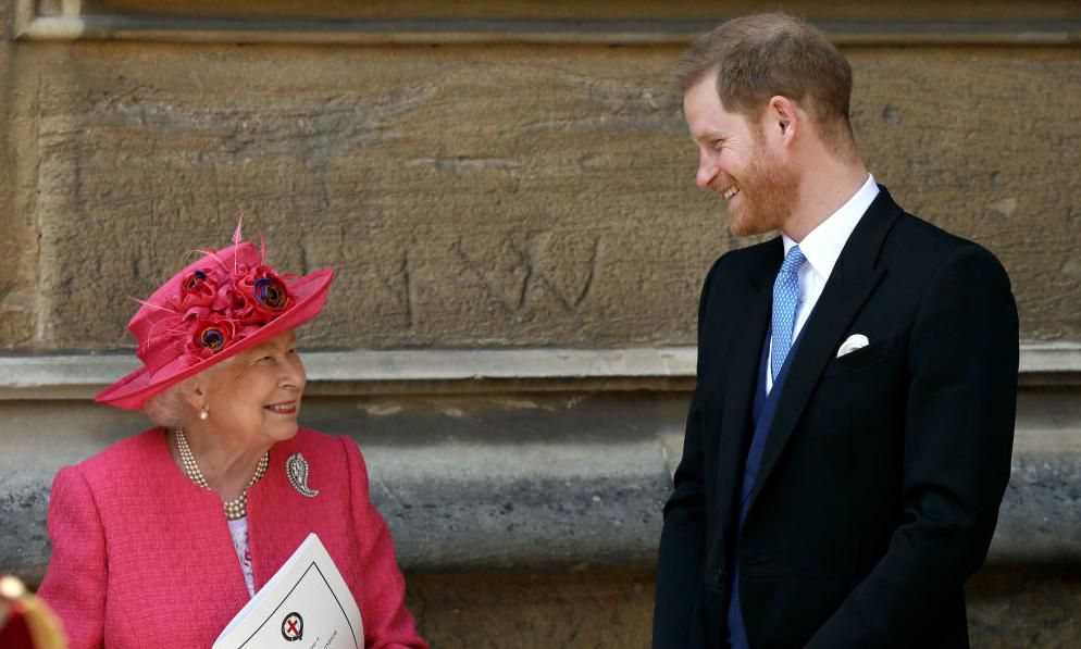 Príncipe Harry y la reina Isabel II