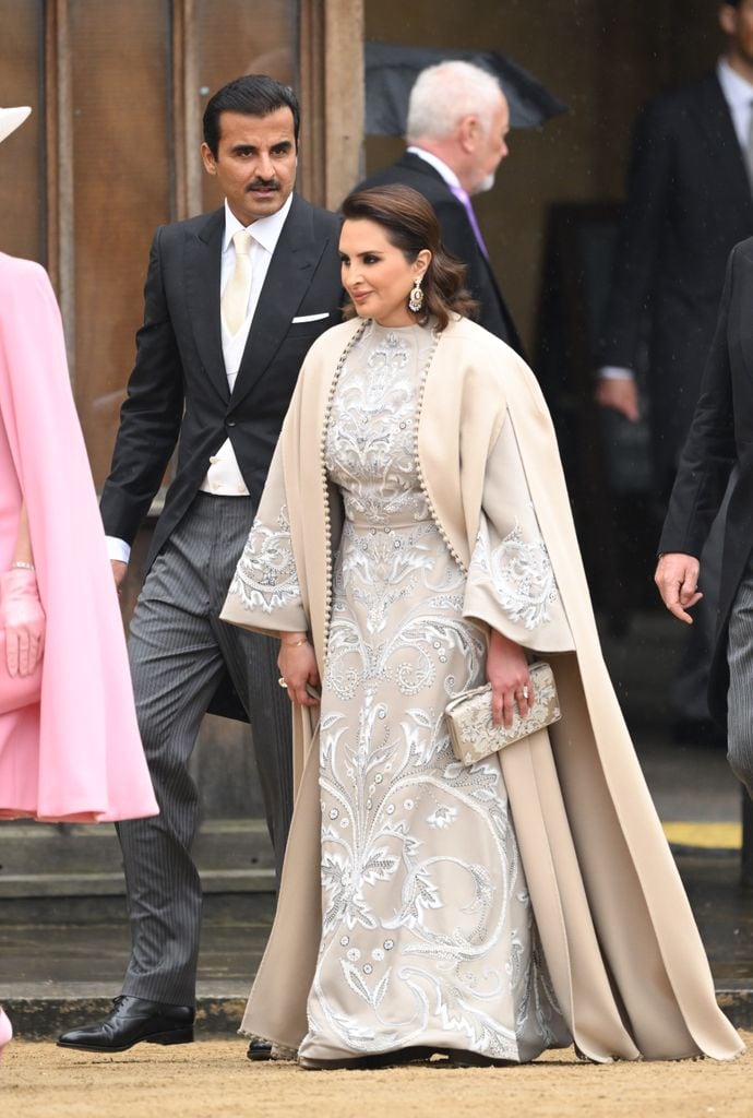 El jeque Tamim bin Hamad Al Thani y la jequesa Jawaher bint Hamad bin Suhaim Al-Thani llegando  la Abadía de Westminster para la coronación del Rey Carlos III y la Reina Camila en mayo de 2023.