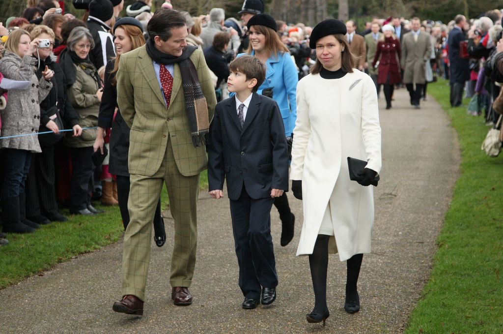 Samuel junto a sus padres Lady Sarah y Daniel Chatto