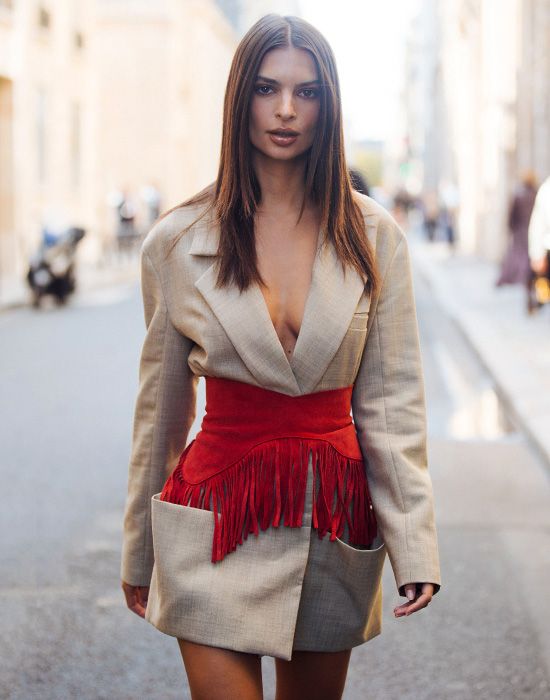 vestido blazer emily ratajkowski jacquemus 1a