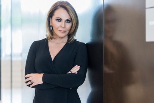 María Elena Salinas regresa con un proyecto en español después de siete años.  