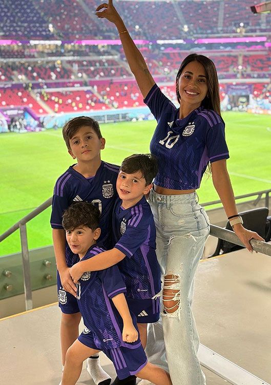 Antonela Roccuzzo y sus 3 hijos en el Mundial 