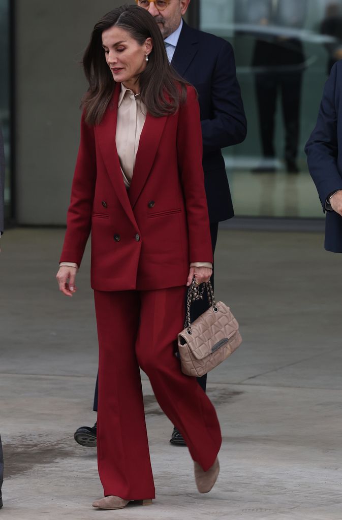 Reina Letizia traje rojo Cuenca