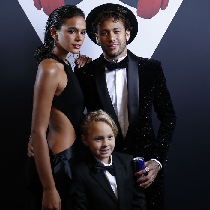 Neymar,su hijo y Bruna Marquezina 