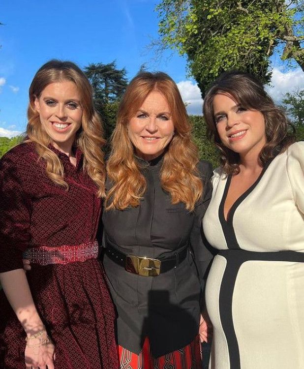 La felicidad de Sarah Ferguson al posar orgullosa con sus dos hijas, Beatriz y una embarazadísima Eugenia