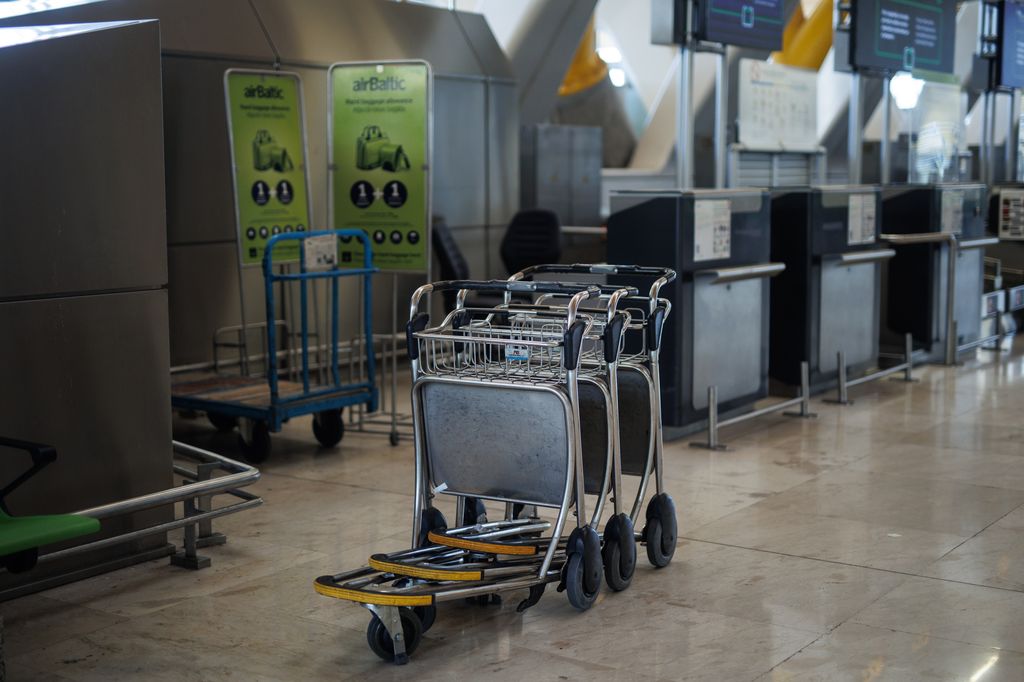 Aena investiga el abandono de una anciana de 92 años en un autobús del aeropuerto de Barajas