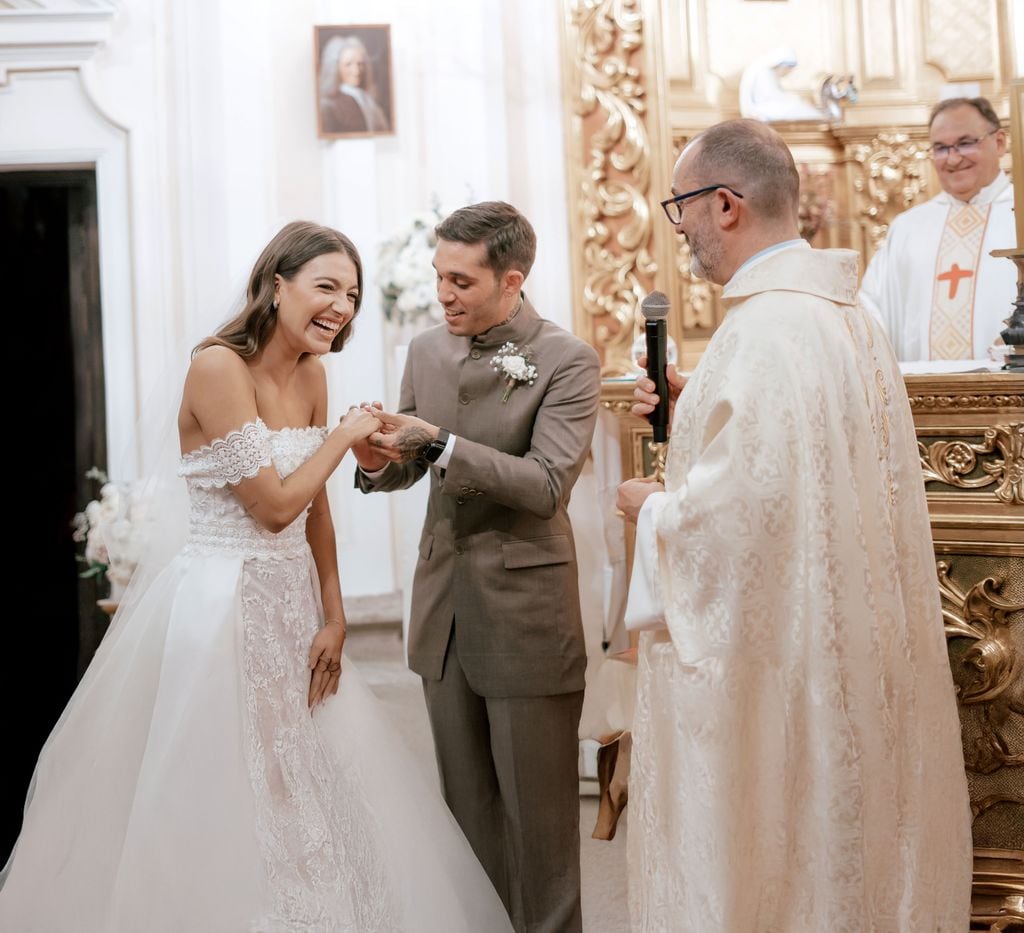 Ana Guerra y Víctor Elías en su boda