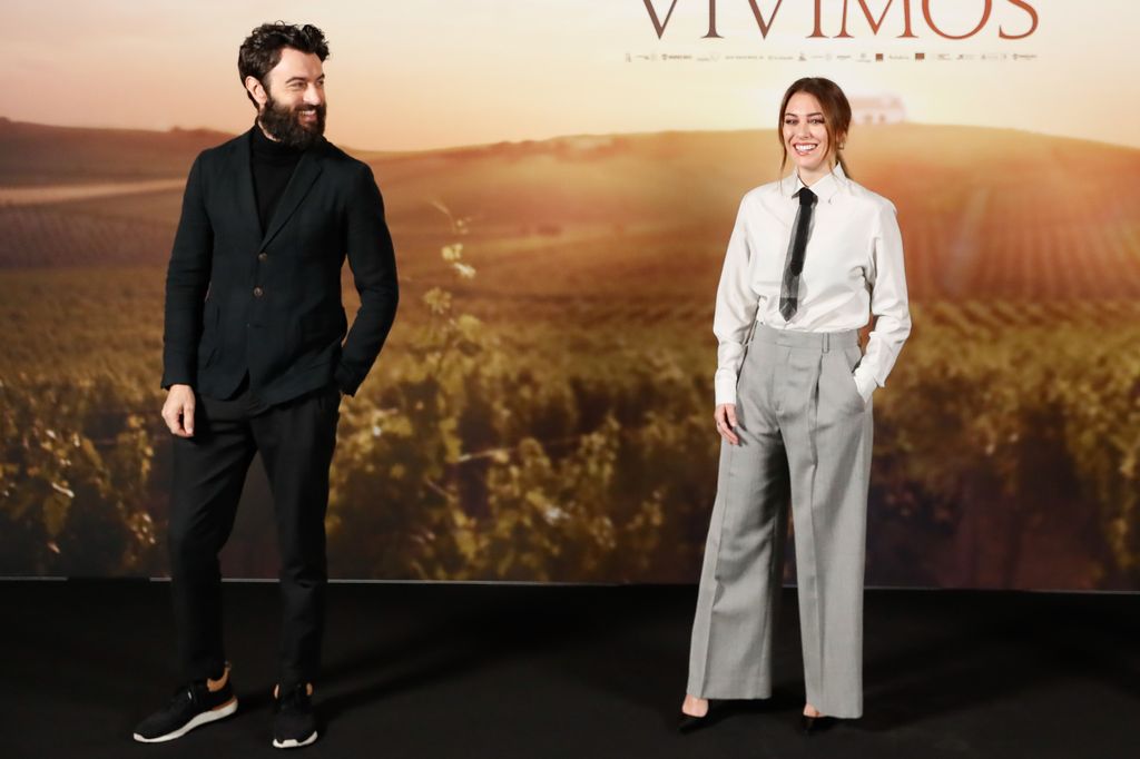 Javier Rey y Blanca Suarez, en la presentación de 'El verano que vivimos' en diciembre de 2020