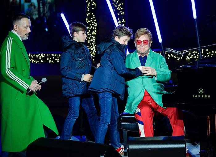 Elton John con sus hijos