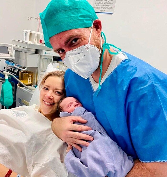 Fernanda Castillo y Erik Hayser con su bebé Liam