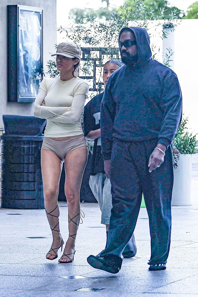 Kanye West y Bianca Censori llevaron a North al cine en Los Ángeles.