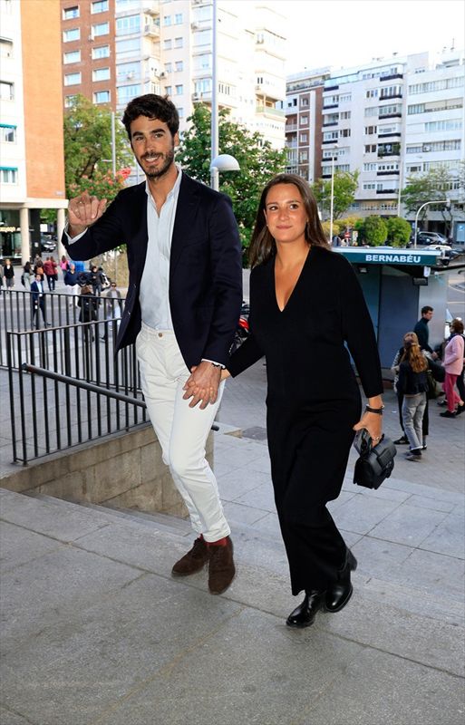 Marta Pombo con Luis Zamalloa en el funeral de su abuela