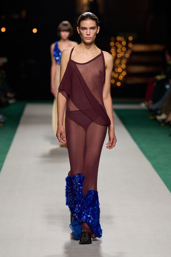 Paris Fashion Week: Victoria Beckham Primavera/Verano 2025