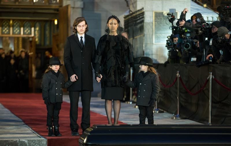 Celine Dion y sus hijos durante el funeral en la Basílica de Notre-Dame en Montreal
