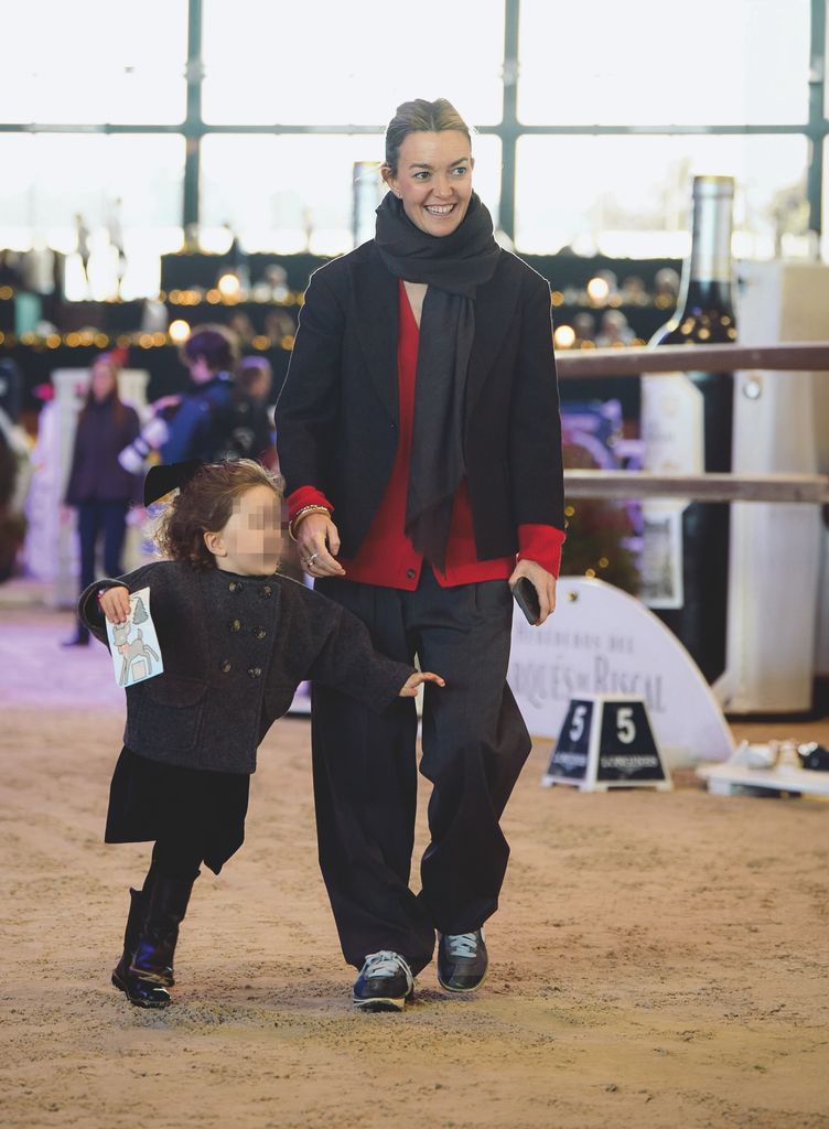 Marta Ortega con su hija Matilda