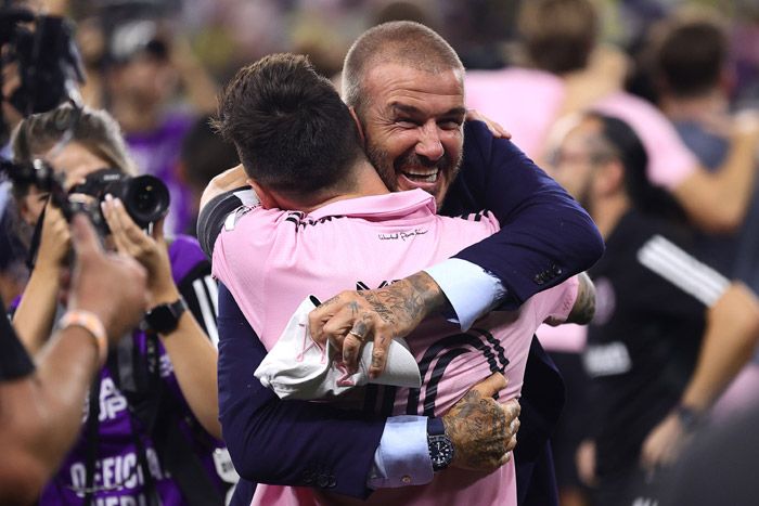 David Beckham abrazando a Messi