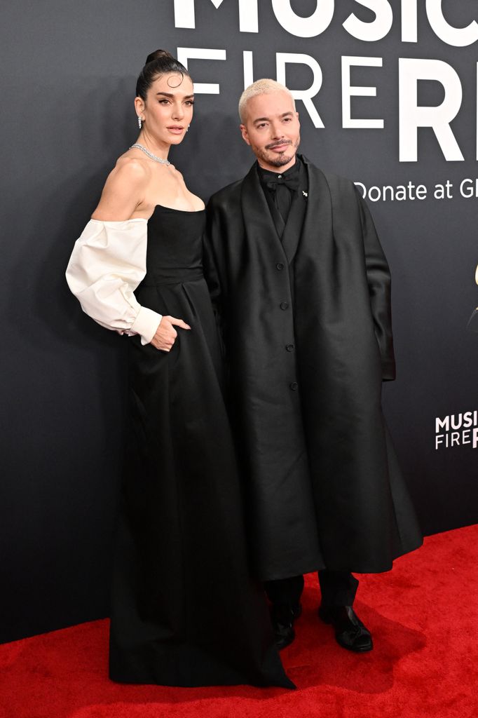 La pareja acudió el pasado domingo a la gala de entrega de los premios Grammy en donde lucieron atuendos diseñados por Dior 