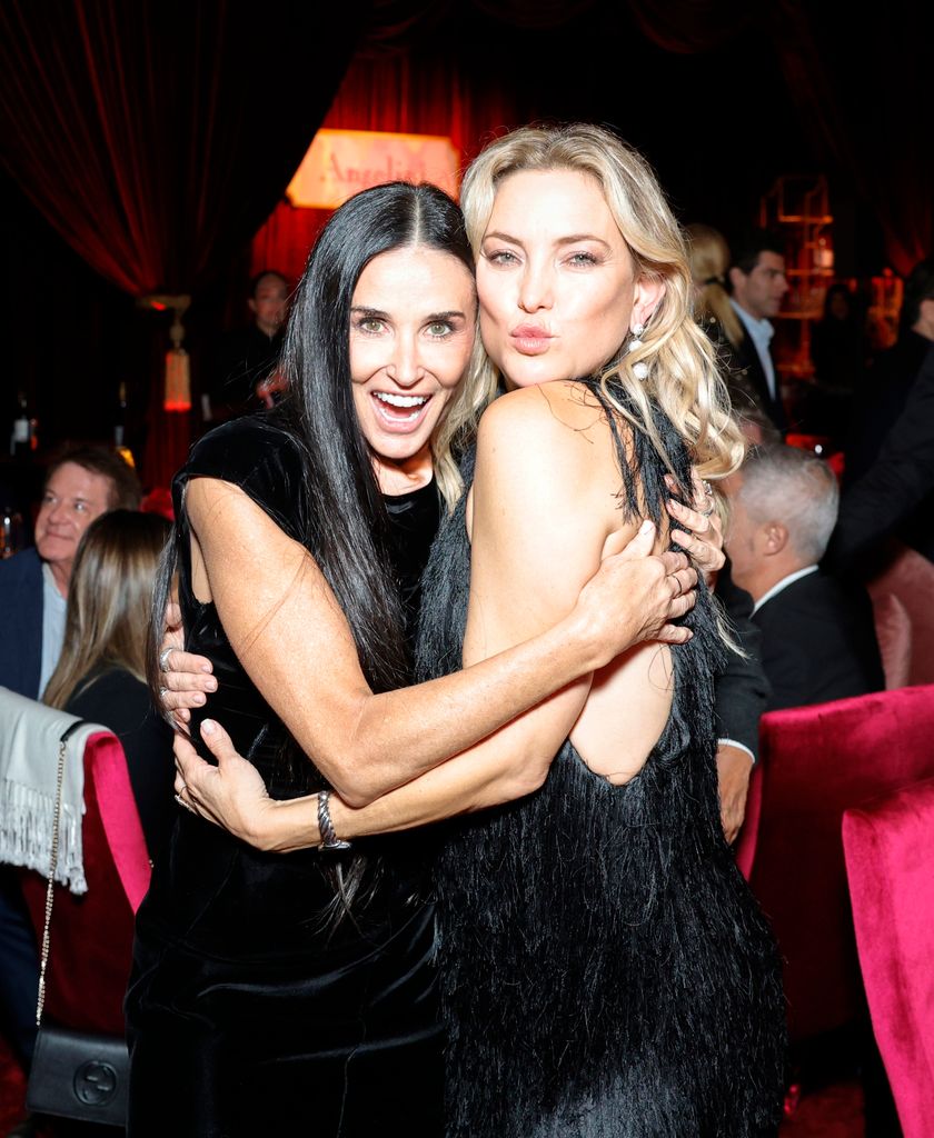 Demi Moore y Kate Hudson en el vigésimo aniversario de la Fundación Goldie Hawn en Beverly Hills