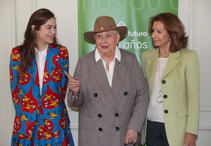 La infanta Pilar junto a Pina Sánchez y Cósima Ramírez