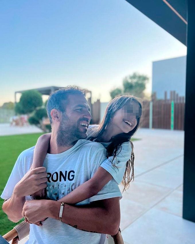 Cesc Fábregas con su hija Lía