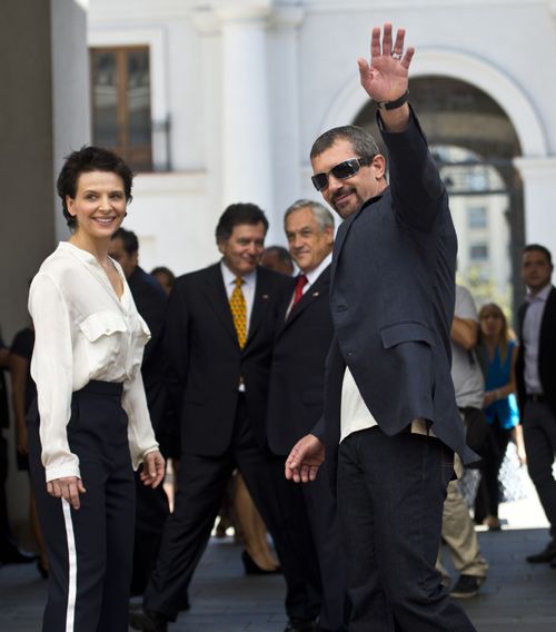 Juliette Binoche y Antonio Banderas a su llegada al palacio presidencia de La Moneda, donde fueron recibidos por el presidente de Chile, Sebastián Piñera