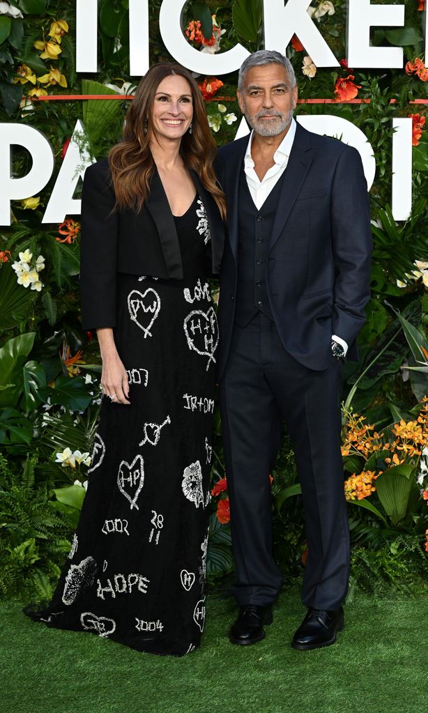 LONDON, ENGLAND - SEPTEMBER 07: Julia Roberts and George Clooney attend the World Premiere of \"Ticket to Paradise\" at Odeon Luxe Leicester Square on September 07, 2022 in London, England. (Photo by Jeff Spicer/Getty Images for Universal)