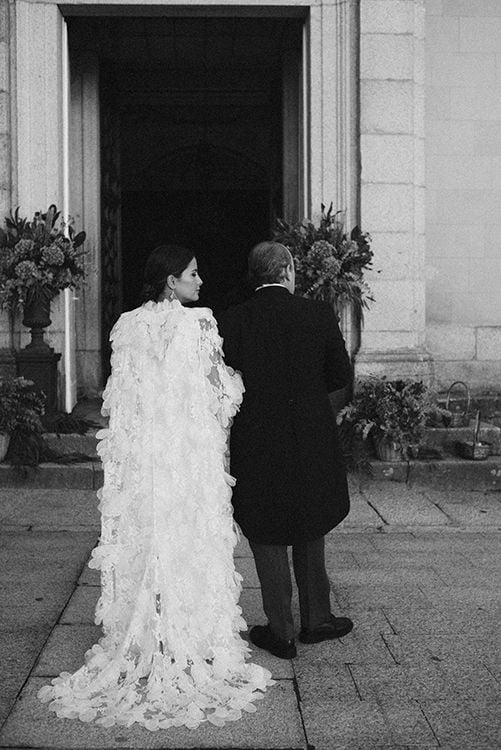 Abrigo bordado para novias