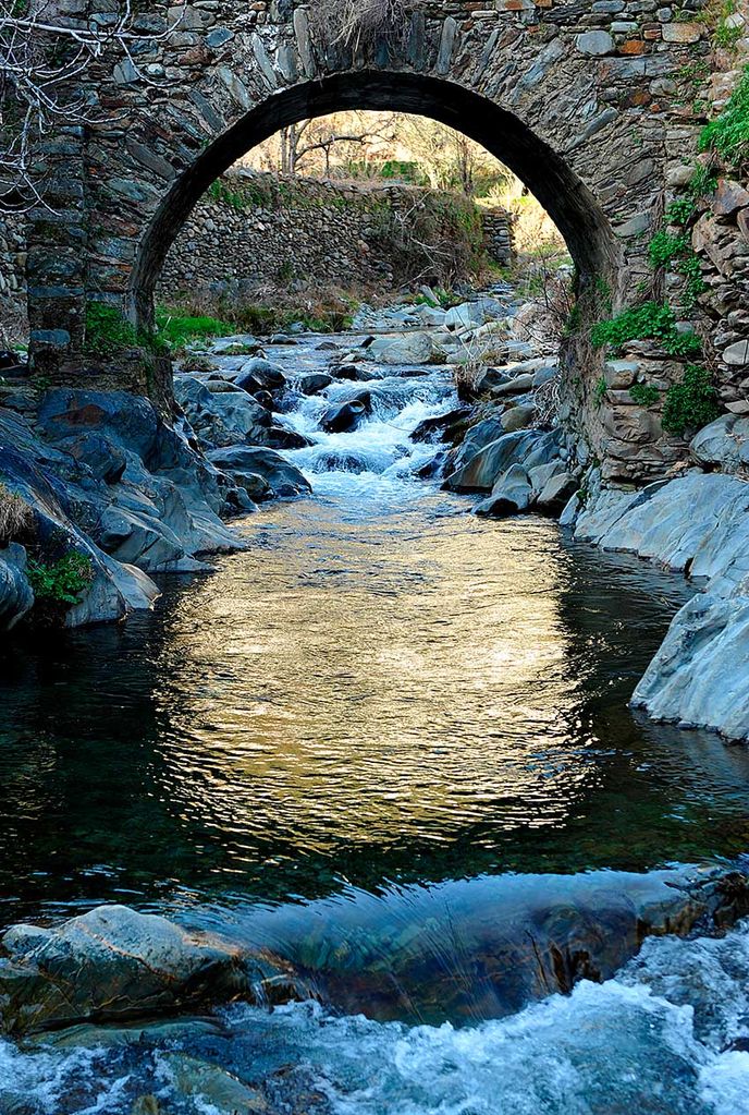 Puente medieval en Casarrubia, en Las Hurdes, Cáceres