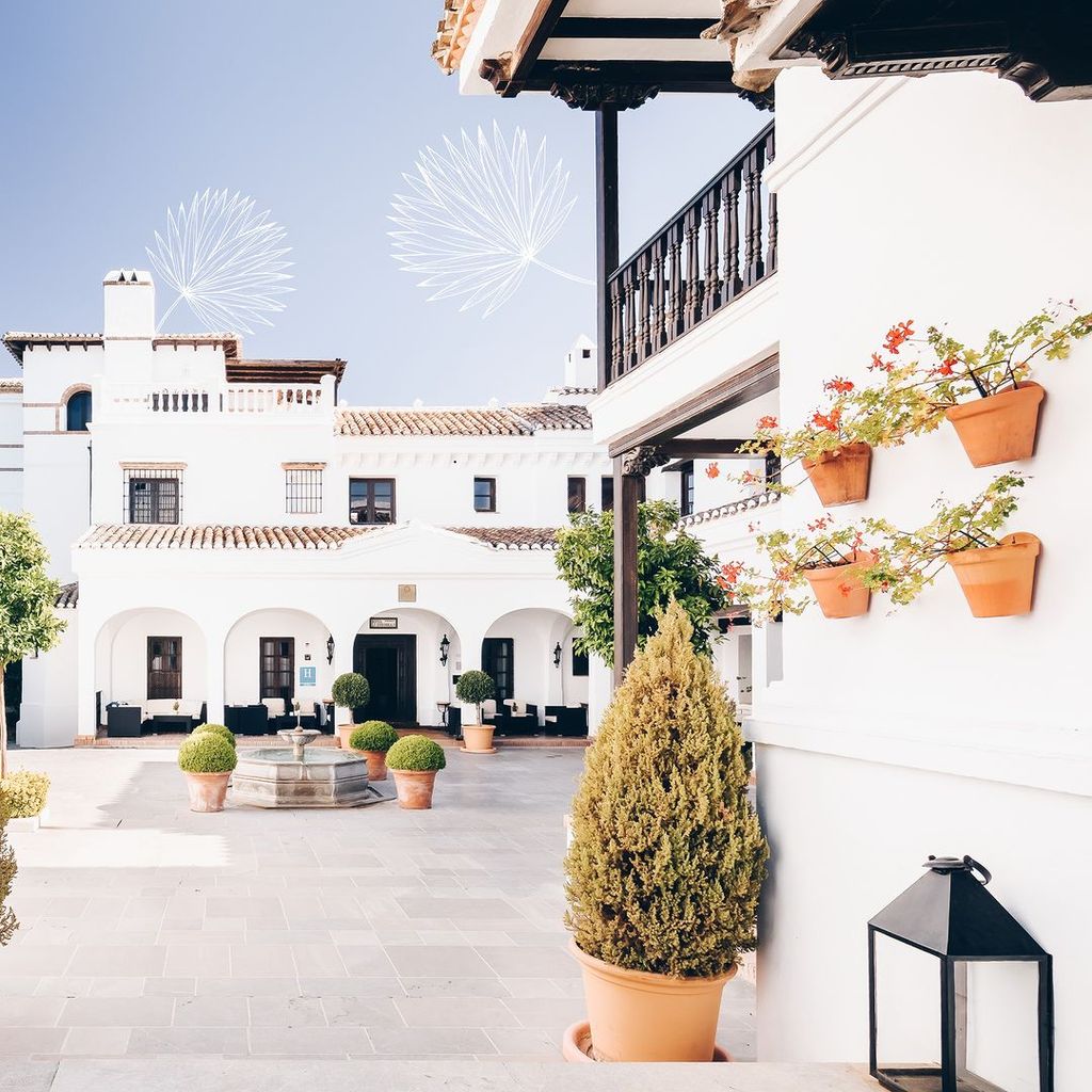 El Hotel la Bobadilla cuenta con una arquitectura inspirada en los palacetes andaluces