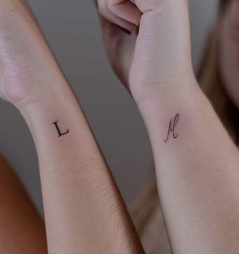 tatuaje iniciales