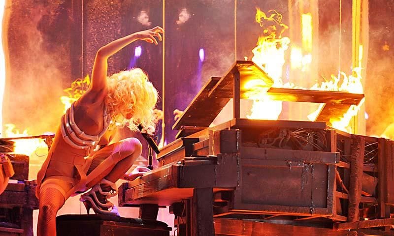 lady gaga pianos alocados03