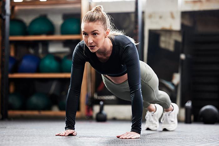 mujer entrenando