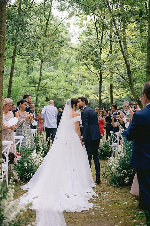 Una boda civil en medio de un bosque