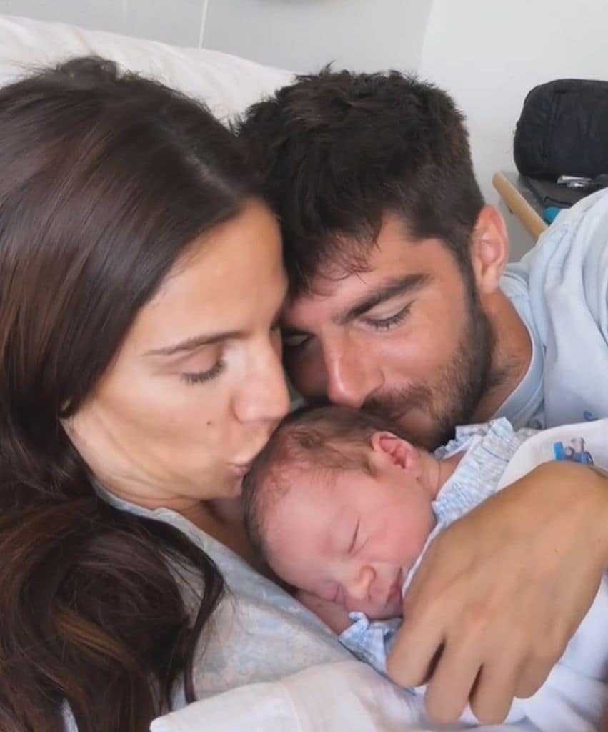 Lucia Villalon da la bienvenida a su primer hijo