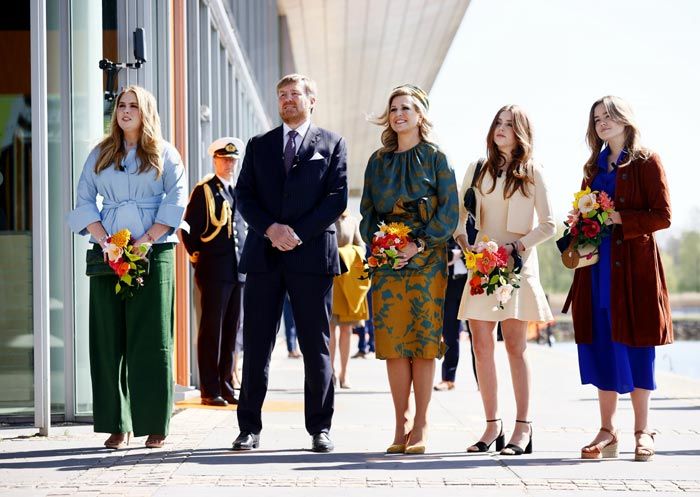 Máxima y Guillermo de Holanda con sus hijas