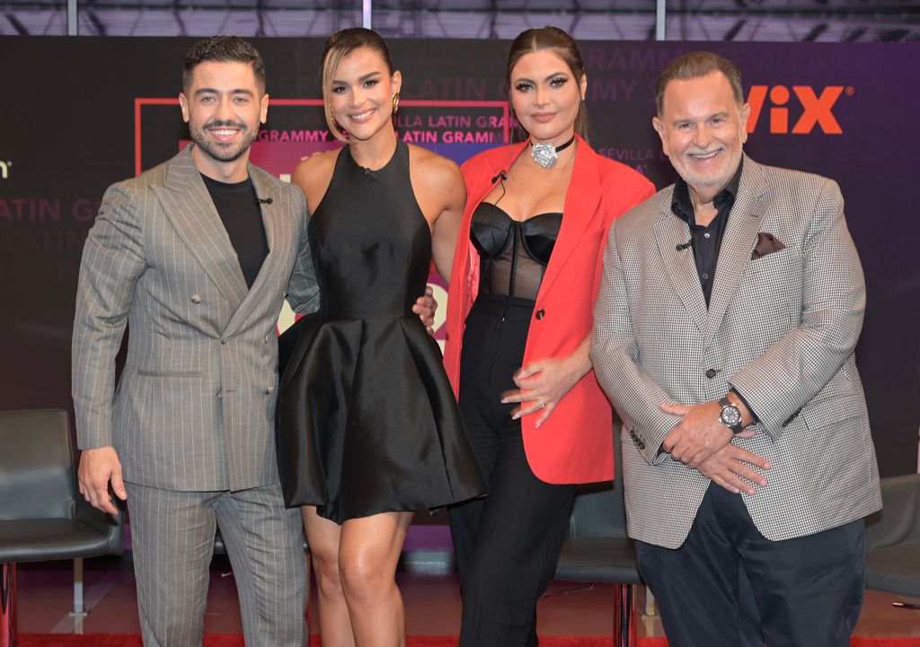 Borjas Voces, Clarissa Molina, Chiqu Delgado y Raúl De Molina, anfitriones de 'Noche de Estrellas'.