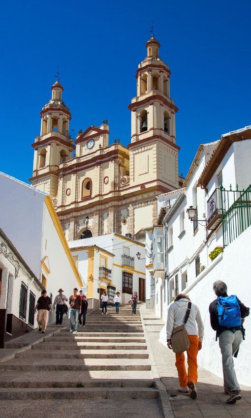 subida a la iglesia de olvera el pueblo de cadiz elegido capital del turismo rural 2021