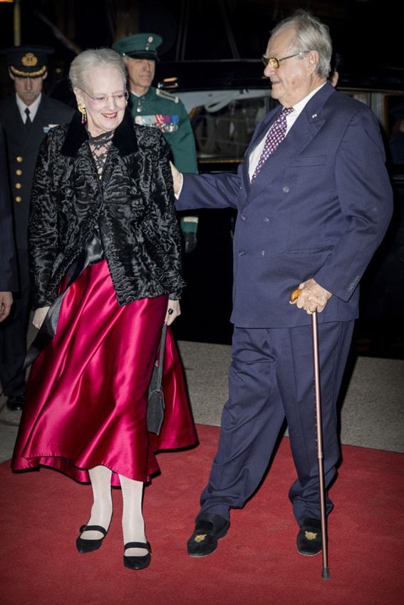 La reina Margarita con su esposo, el príncipe Henrik
