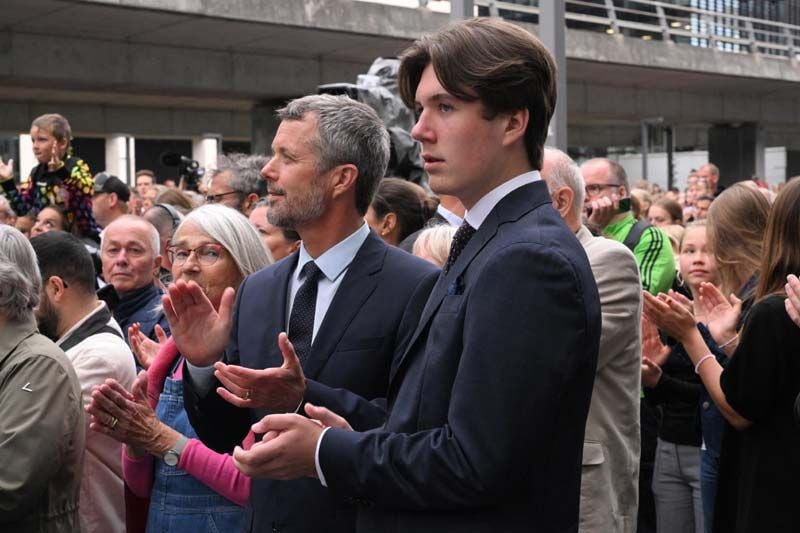 Christian de Dinamarca con su padre