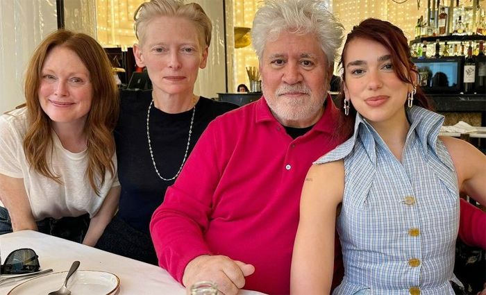 Dua Lipa se reúne en Madrid con Pedro Almodóvar, Julianne Moore y Tilda Swinton