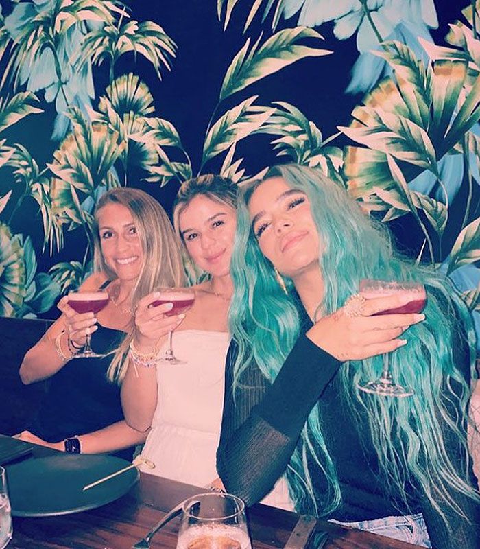 Karol G con sus hermanas 