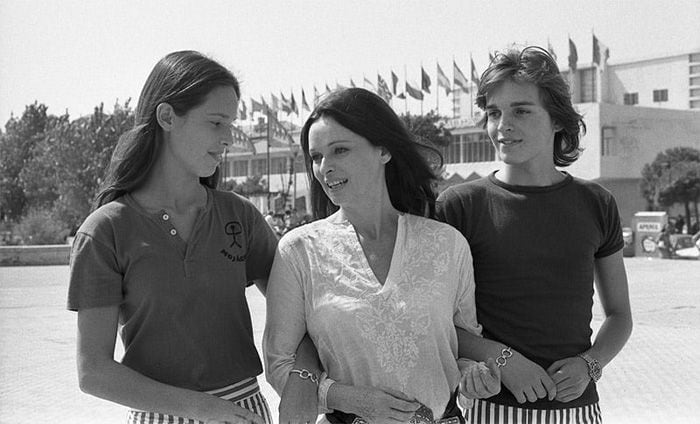 Miguel Bosé con su madre y su hermana Paola