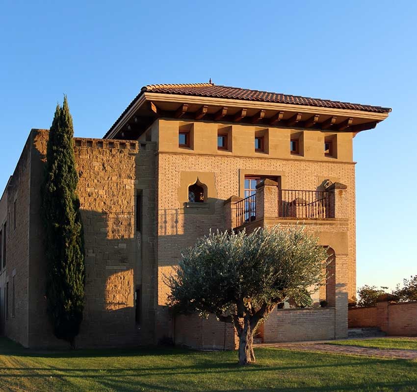 Bodega Pagos de Araiz, inspirada en un chateau francés, Olite, Navarra