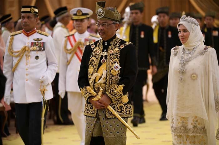 Tengku Abdullah, el nuevo rey de Malasia, asume el trono en una fastuosa ceremonia